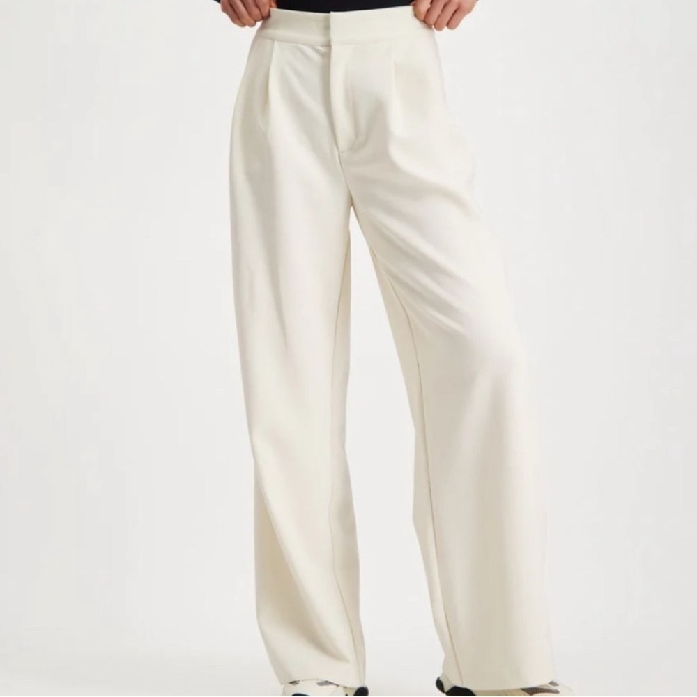 Steve Madden Pristine Ivory Wide Legged Slacks NWT Size M - Picture 2 of 10